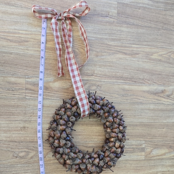 Charming Acorn Wreath with Red Ribbon - Picture 4 of 4